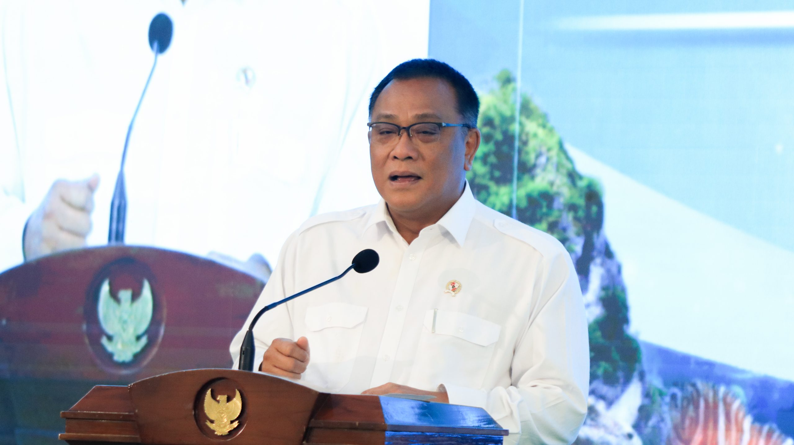 Menteri LH Jumhur : Kekayaan Hayati Indonesia, Harta Karun Bangsa Menuju Era Ekonomi Hijau Menteri LH Jumhur : Kekayaan Hayati Indonesia, Harta Karun Bangsa Menuju Era Ekonomi Hijau