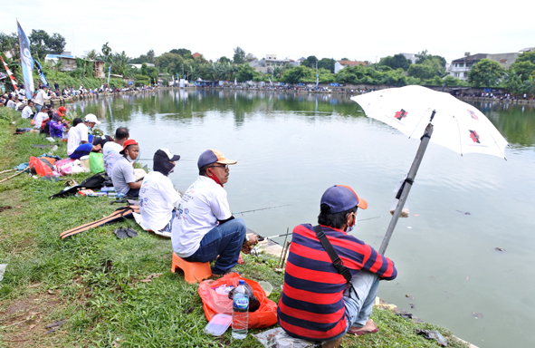 Ini Hukum Lomba Mancing Berbayar di Kolam