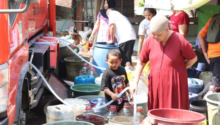 10 Desa di Bekasi Terdampak Kekeringan, Satu Juta Liter Air Bersih Telah Didistribusikan