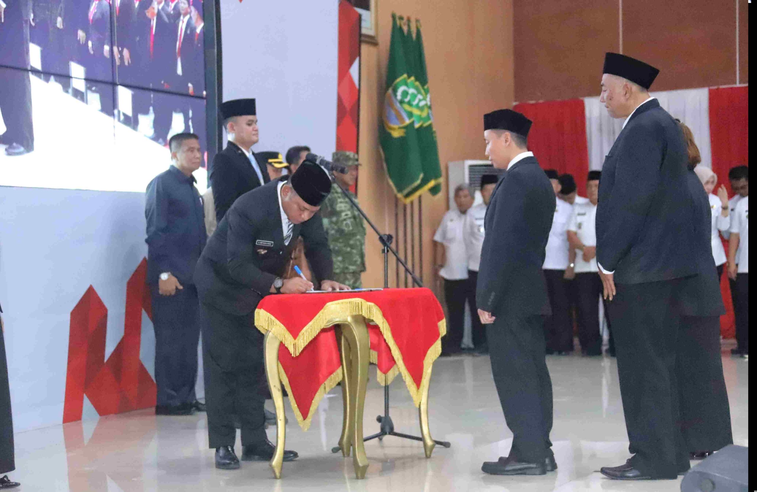 1.564 Anggota BPD Periode 2026–2034 Dilantik, Plt Bupati Bekasi Tekankan Integritas dan Pengabdian untuk Masyarakat 1.564 Anggota BPD Periode 2026–2034 Dilantik, Plt Bupati Bekasi Tekankan Integritas dan Pengabdian untuk Masyarakat