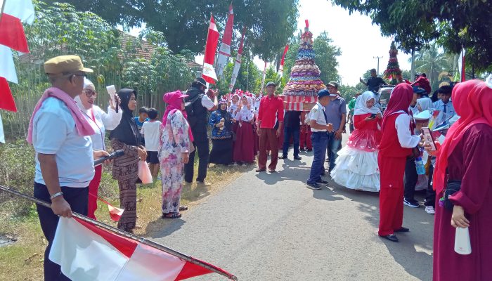 Semarak HUT RI Ke-81,Desa Sriagung Gelar Arak-Arakan dan Beragam Perlombaan