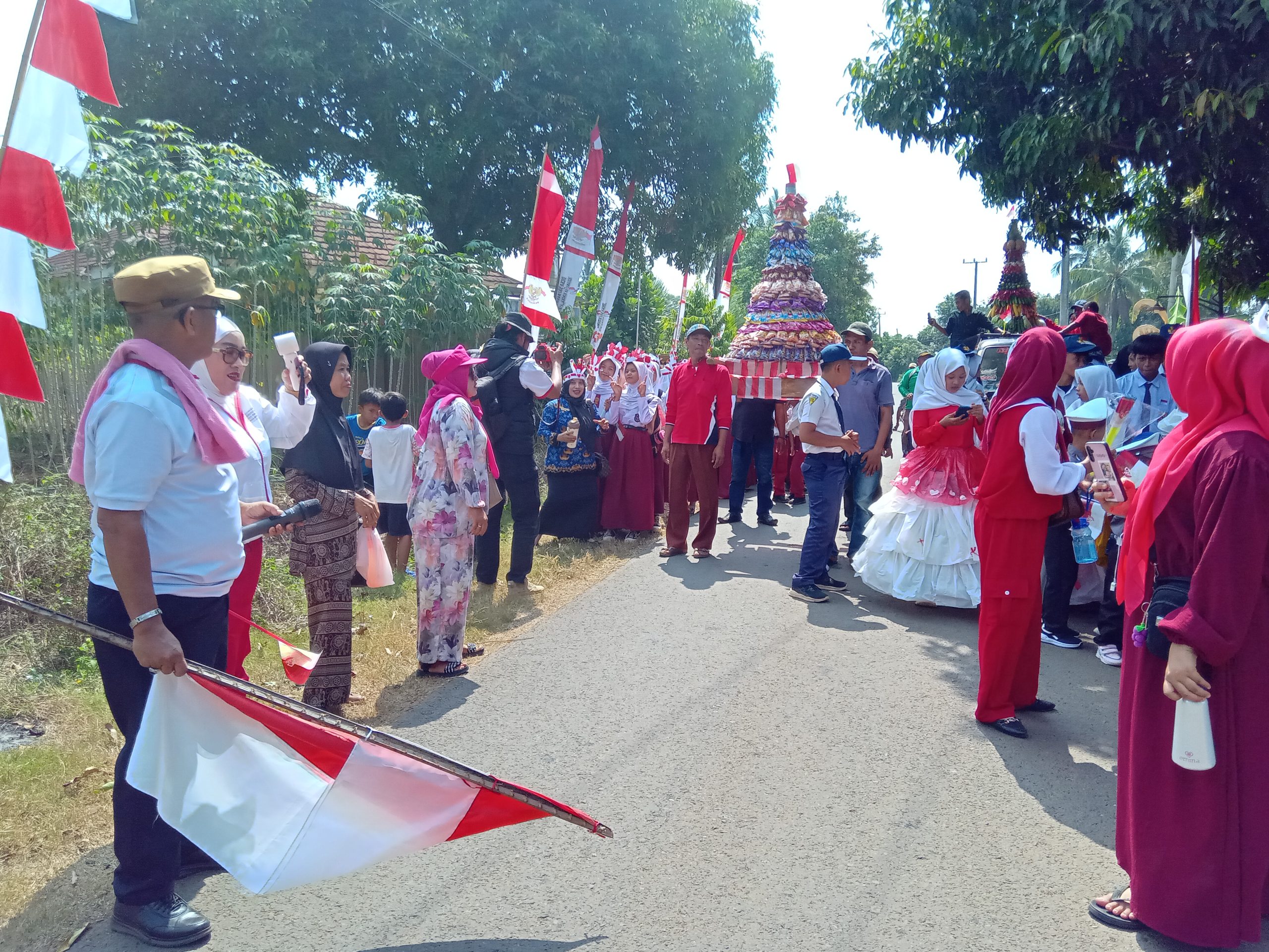 Semarak HUT RI Ke-81, Desa SriAgung Gelar Arak-Arakan dan Beragam Perlombaan