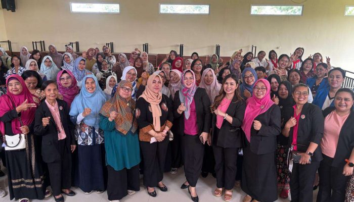 Ketua Forum wanita lintas agama Sri Sugiarti Mengajak Semua Umat Beragama Untuk Saling Bersilaturahmi Satu Dan Yang Lainnya Agar Tercipta Toleransi Beragama,