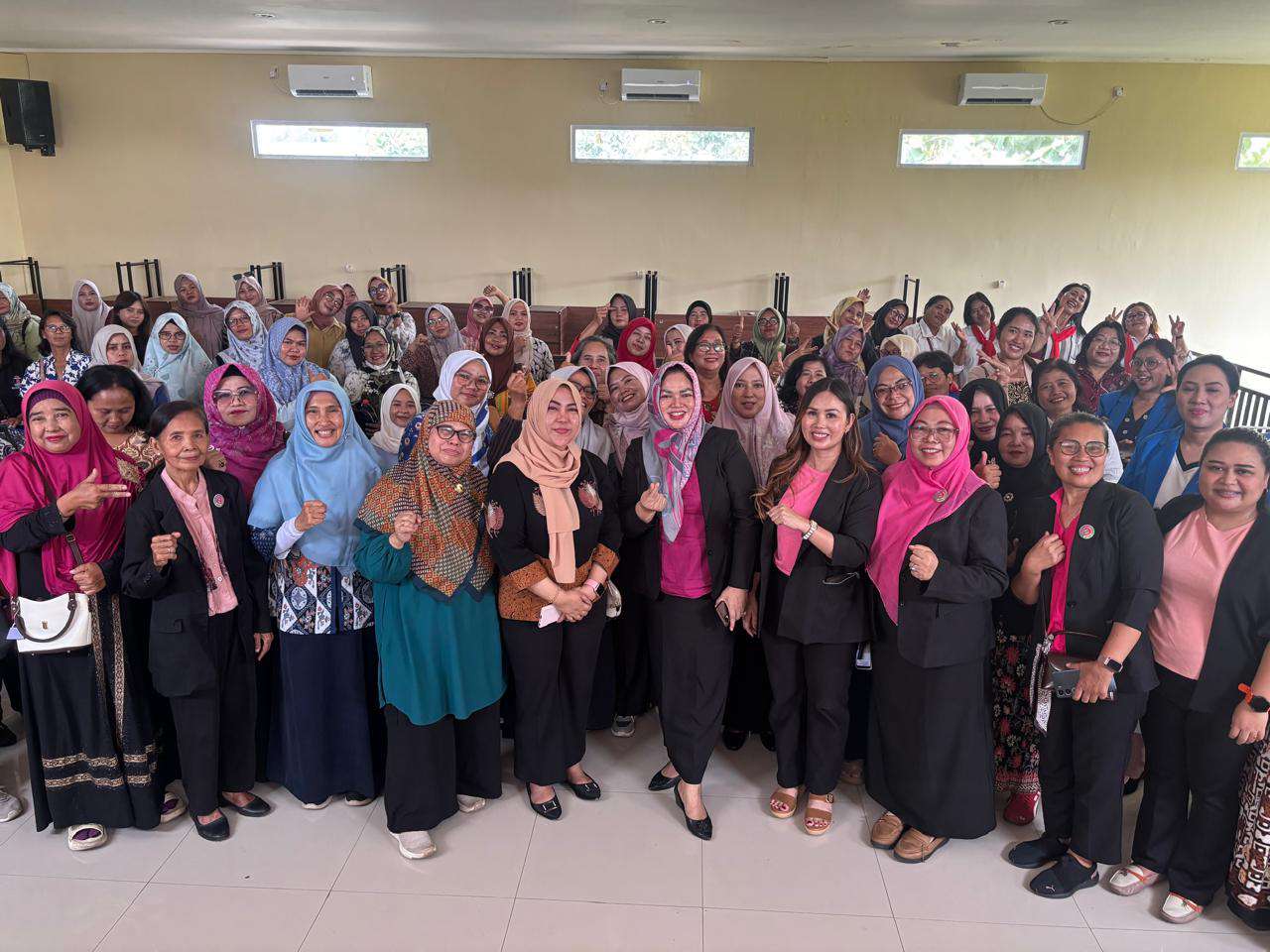 Ketua Forum wanita lintas agama Sri Sugiarti Mengajak Semua Umat Beragama Untuk Saling Bersilaturahmi Satu Dan Yang Lainnya Agar Tercipta Toleransi Beragama,