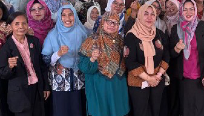 Ibu Dra, HS Ani Rukmini, Ketua Komisi Dua Mengajak Semua Umat Beragama Untuk Saling Bersilaturahmi Satu Dan Yang Lainnya Agar Tercipta Toleransi Beragama,