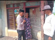 Calon Kades Petahana Bao Umbara Sambangi Rumah Warga Lansia di Karangsari