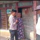 Calon Kades Petahana Bao Umbara Sambangi Rumah Warga Lansia di Karangsari
