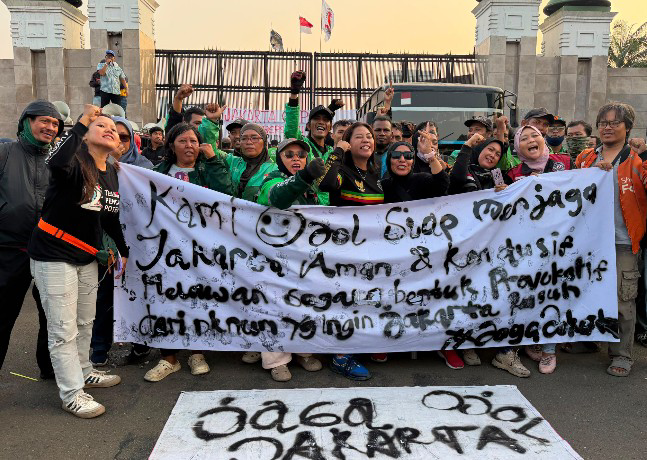 Ratusan Ojol Jaga Wilayah Senayan, Imbau Aksi Berjalan Tertib