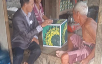 Calon Kepala Desa Darwanto S.H. Sambangi Rumah Warga Lansia Dan Masyarakat Yang Ada di Hegarmukti Khususnya Calon Kepala Desa Darwanto S.H. Sambangi Rumah Warga Lansia Dan Masyarakat Yang Ada di Hegarmukti Khususnya