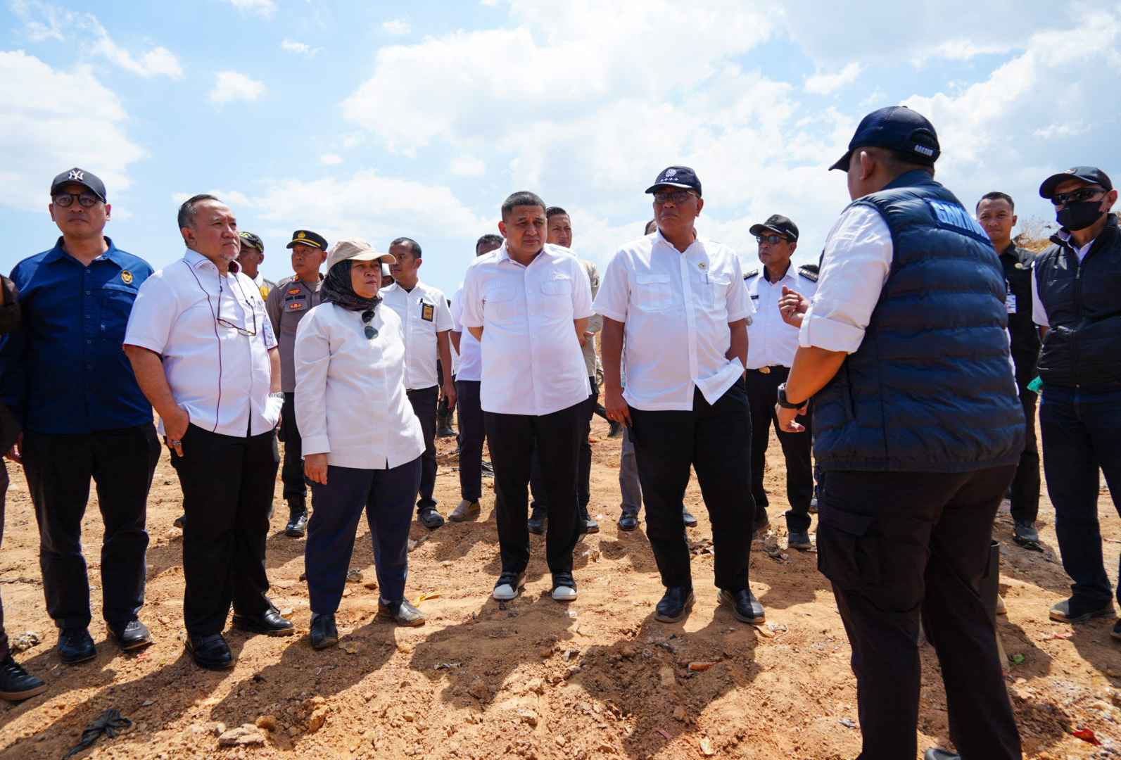 Menteri LH Jumhur Pastikan Percepatan Proyek Sampah Jadi Energi dan Cegah Kebakaran TPA di Makassar