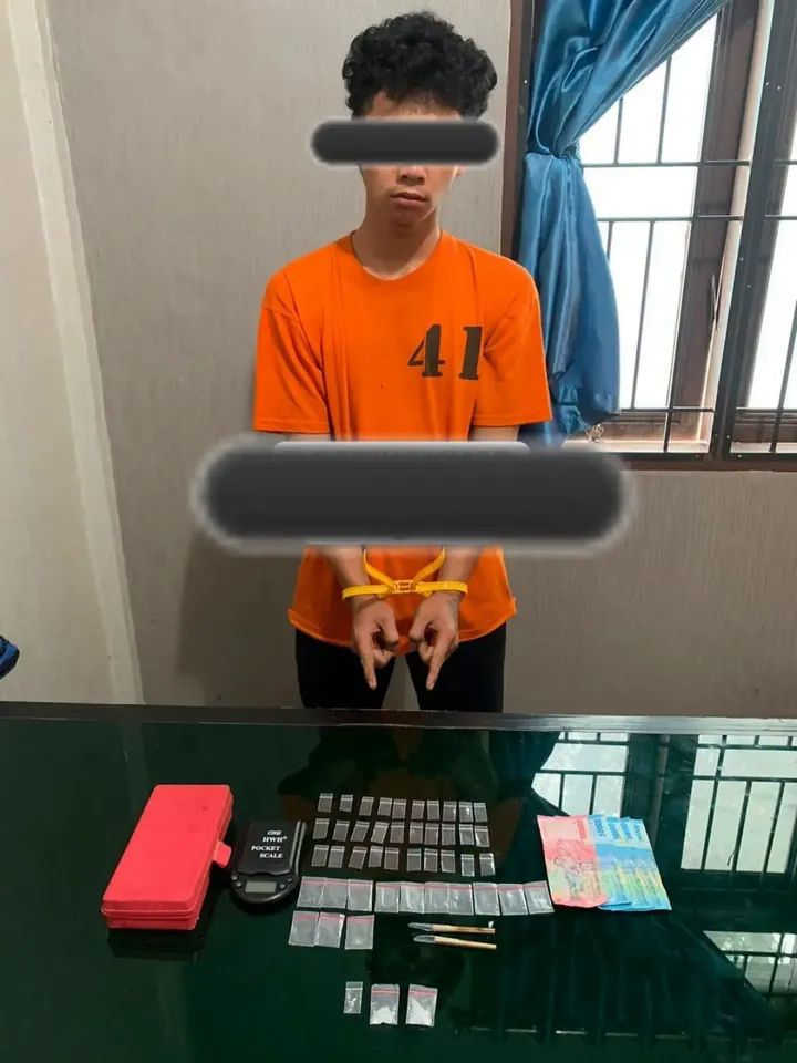seorang laki-laki Ditangkap di Rumah Kosong, Polisi Sita Timbangan Digital dan Puluhan Plastik Klip