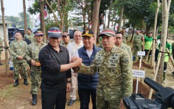 Membaur Dengan Masyarakat, Pangdam Jaya Bersama Kapolda Metro Jaya dan Pemprov DKI Bersih-Bersih Sungai Jakarta Utara