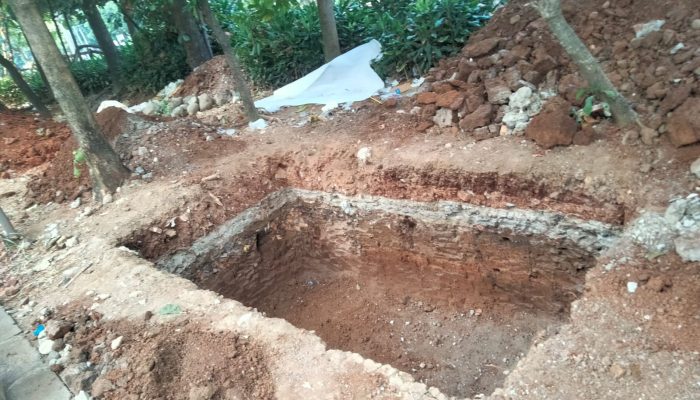 Penampakan Ruang Terbuka Hijau Disulap Lobang Galian Penampungan Pilah Sampah di Rawajati Jaksel