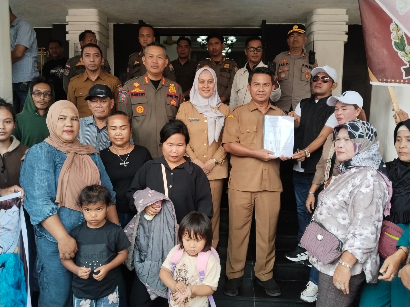 SIRA Dan PST Geruduk Kantor Gubernur Sumsel dan Kantor Walikota Palembang Terkait Dampak Aktivitas Batubara Terhadap Lingkungan