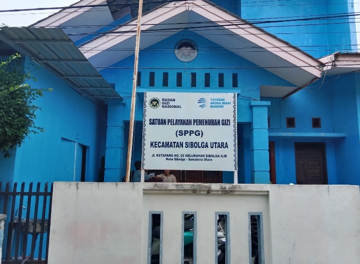 Diduga Buang Limbah Dapur ke Parit, SPPG Sibolga Utara Disorot, Pengelola Bungkam Saat Dikonfirmasi