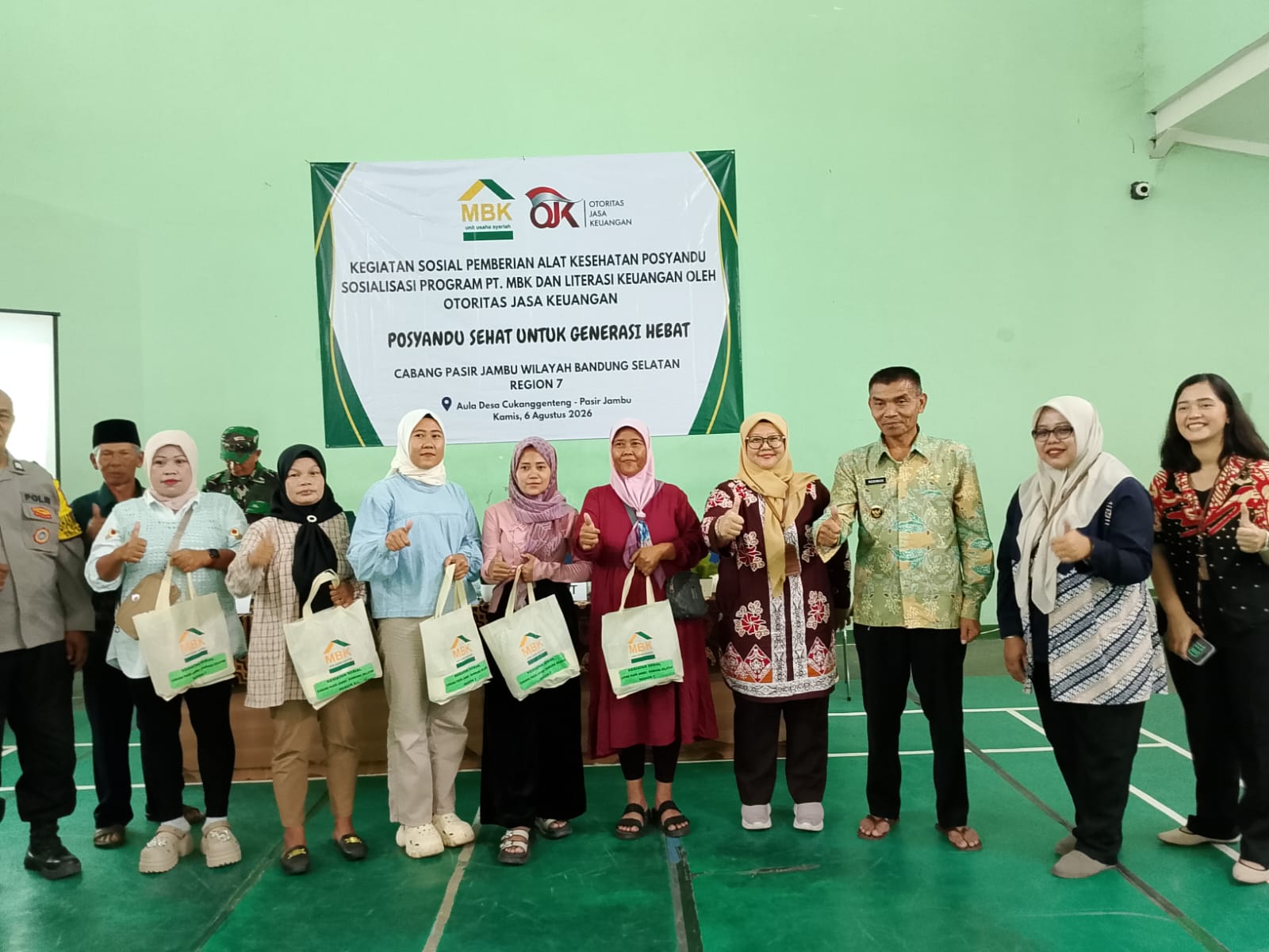 Puluhan Alat Kesehatan Disalurkan untuk Posyandu Pasirjambu, PT MBK Ventura Gandeng OJK Edukasi Warga