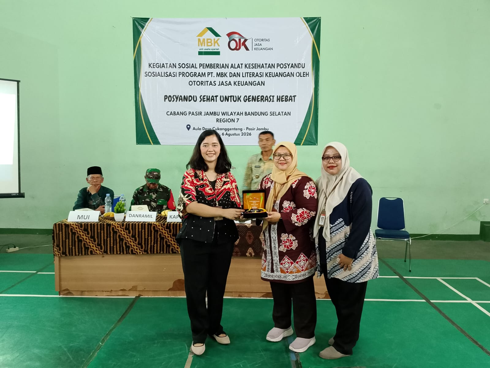 Puluhan Alat Kesehatan Disalurkan untuk Posyandu Pasirjambu, PT MBK Ventura Gandeng OJK Edukasi Warga