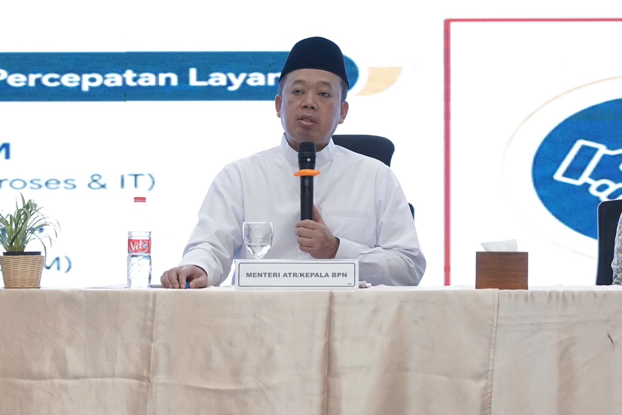 17 Agustus Mulai Terapkan Layanan Peralihan Hak, Menteri Nusron Ajak BPKAD dan IPPAT Se-Jateng Fokus Transformasi Layanan Pertanahan 17 Agustus Mulai Terapkan Layanan Peralihan Hak, Menteri Nusron Ajak BPKAD dan IPPAT Se-Jateng Fokus Transformasi Layanan Pertanahan