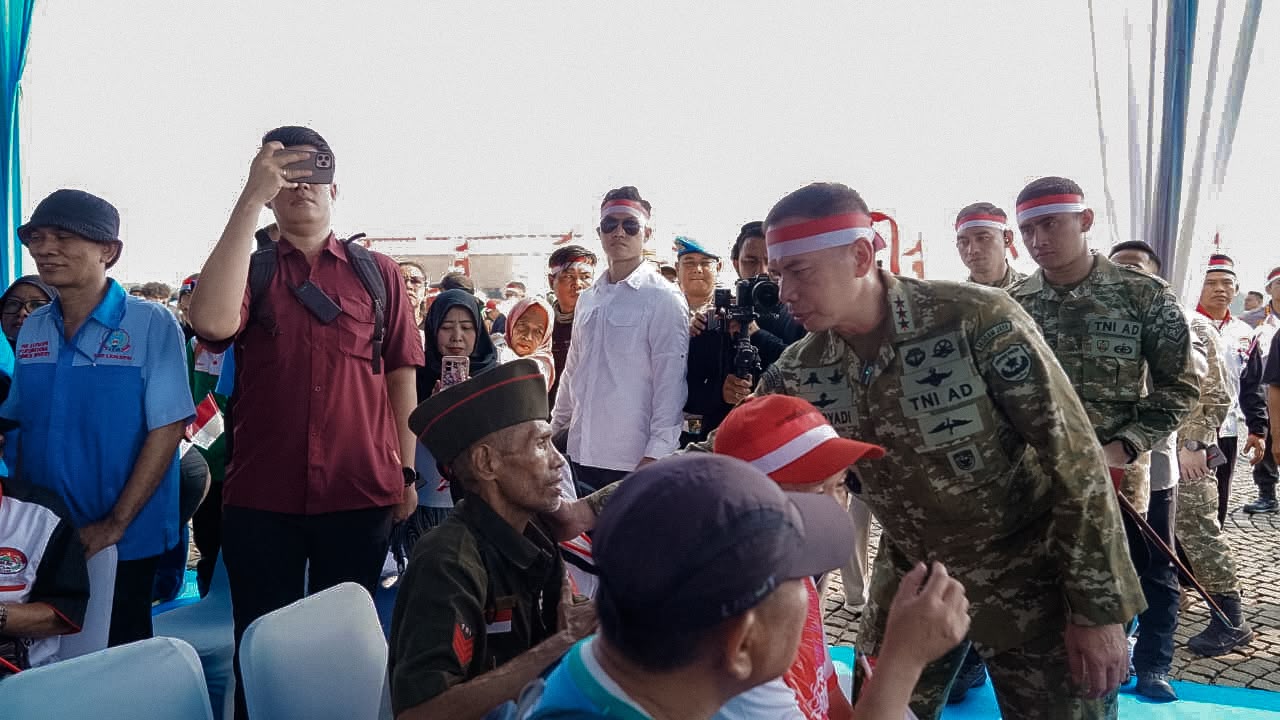 Wujud Nyata Bentuk Kepedulian TNI-POLRI, Ribuan Masyarakat Dapat Pelayanan Kesehatan Dari Kodam Jaya dan Polda Metro Jaya Wujud Nyata Bentuk Kepedulian TNI-POLRI, Ribuan Masyarakat Dapat Pelayanan Kesehatan Dari Kodam Jaya dan Polda Metro Jaya