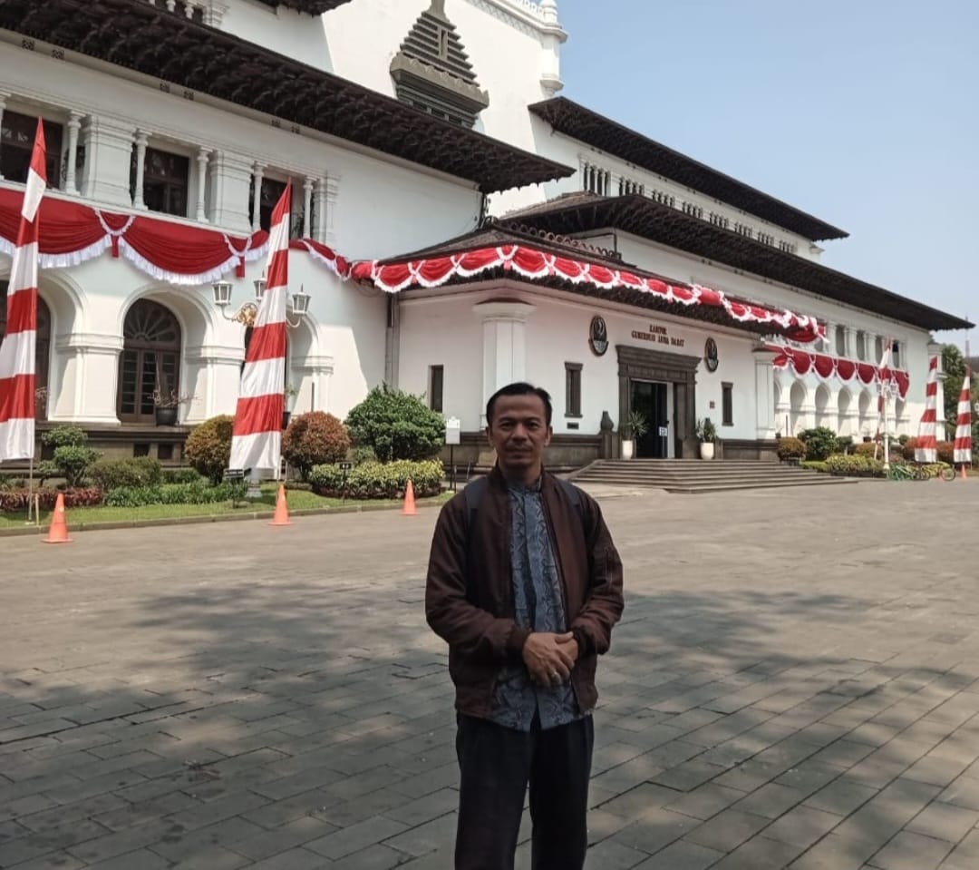 Urip Iku Urup Arif iku Bijaksana Mahkamah Konstitusi Dalam Pandangan Atau Dalam Hati