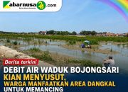 Debit Air Waduk Bojongsari Kian Menyusut, Warga Manfaatkan Area Dangkal untuk Memancing