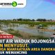 Debit Air Waduk Bojongsari Kian Menyusut, Warga Manfaatkan Area Dangkal untuk Memancing