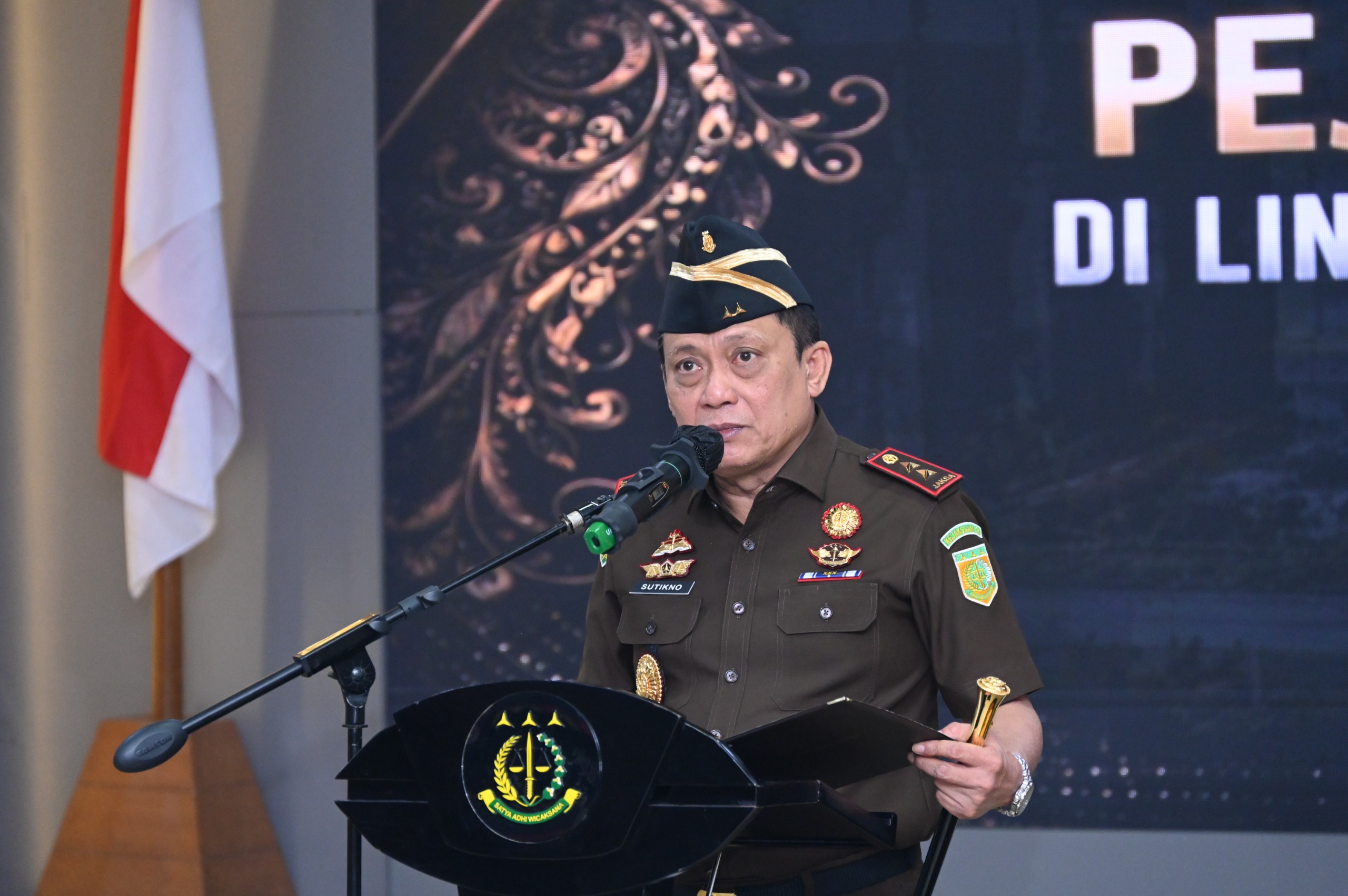 KEJATI JABAR LANTIK 15 PEJABAT BARU DI WILAYAH KEJAKSAAN TINGGI JAWA BARAT KEJATI JABAR LANTIK 15 PEJABAT BARU DI WILAYAH KEJAKSAAN TINGGI JAWA BARAT