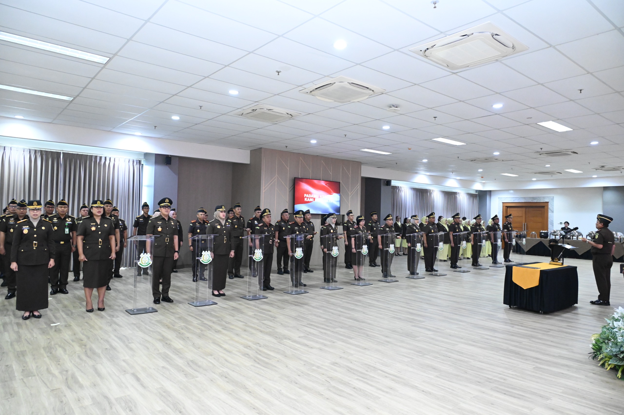 KEJATI JABAR LANTIK 15 PEJABAT BARU DI WILAYAH KEJAKSAAN TINGGI JAWA BARAT KEJATI JABAR LANTIK 15 PEJABAT BARU DI WILAYAH KEJAKSAAN TINGGI JAWA BARAT