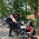 Patroli R2 Sat Samapta Polres Lampung Utara Bantu Warga Kendaraan Mogok di Jalan