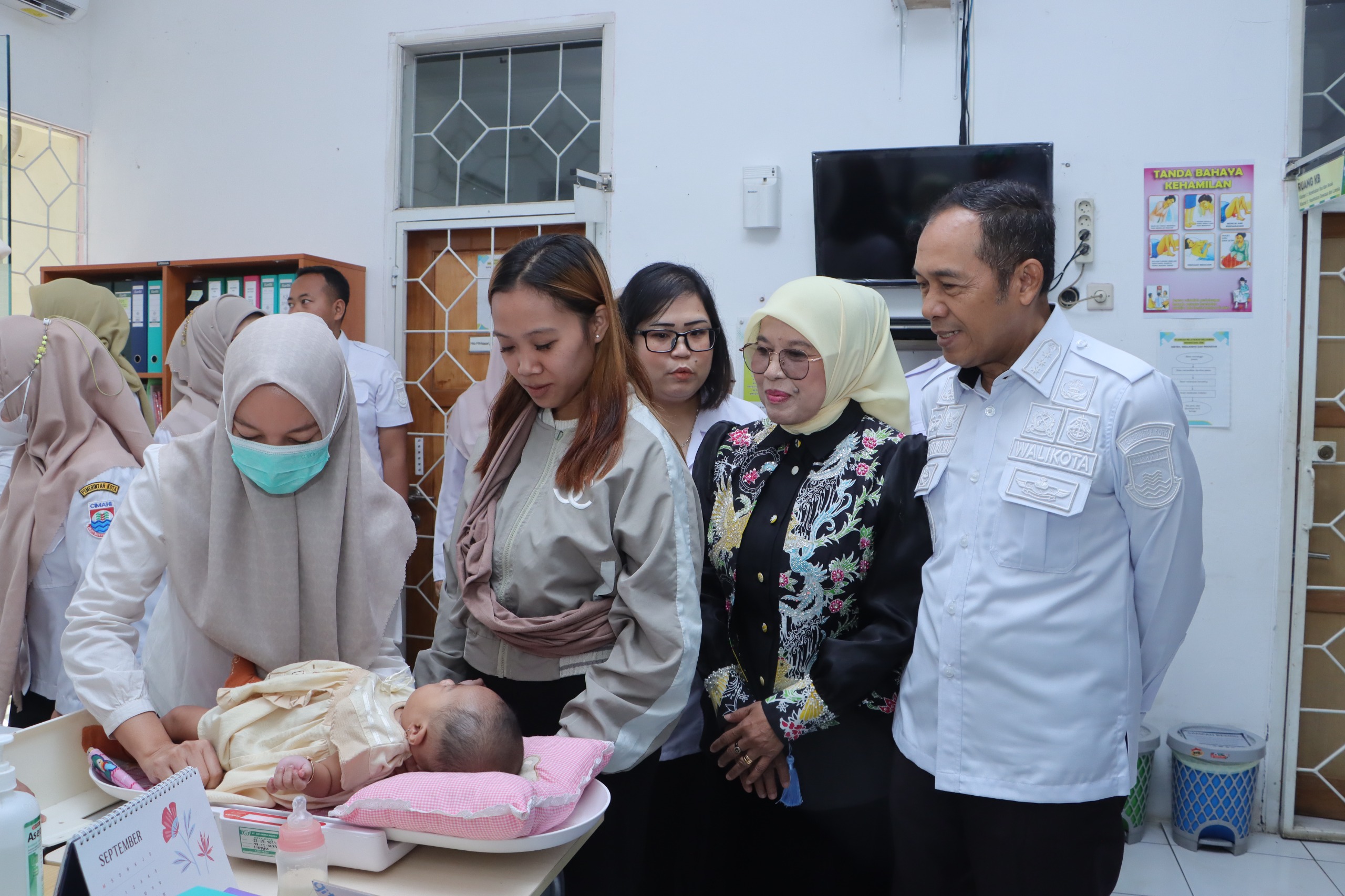 HUT ke-81 RI, Pemkot Cimahi Pastikan Tak Ada Anak Tertinggal Imunisasi HUT ke-81 RI, Pemkot Cimahi Pastikan Tak Ada Anak Tertinggal Imunisasi