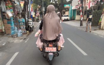 Setiap Jum'at ASN WFH, Tampak Ada Unit Motor Plat Merah Berkeliaran di Jalan Gedong Pasar Rebo Jakarta Timur Setiap Jum'at ASN WFH, Tampak Ada Unit Motor Plat Merah Berkeliaran di Jalan Gedong Pasar Rebo Jakarta Timur