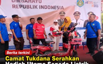 Camat Tukdana Serahkan Hadiah Utama Sepeda Listrik kepada Ibu Kuwu desa Karangkerta Camat Tukdana Serahkan Hadiah Utama Sepeda Listrik kepada Ibu Kuwu desa Karangkerta