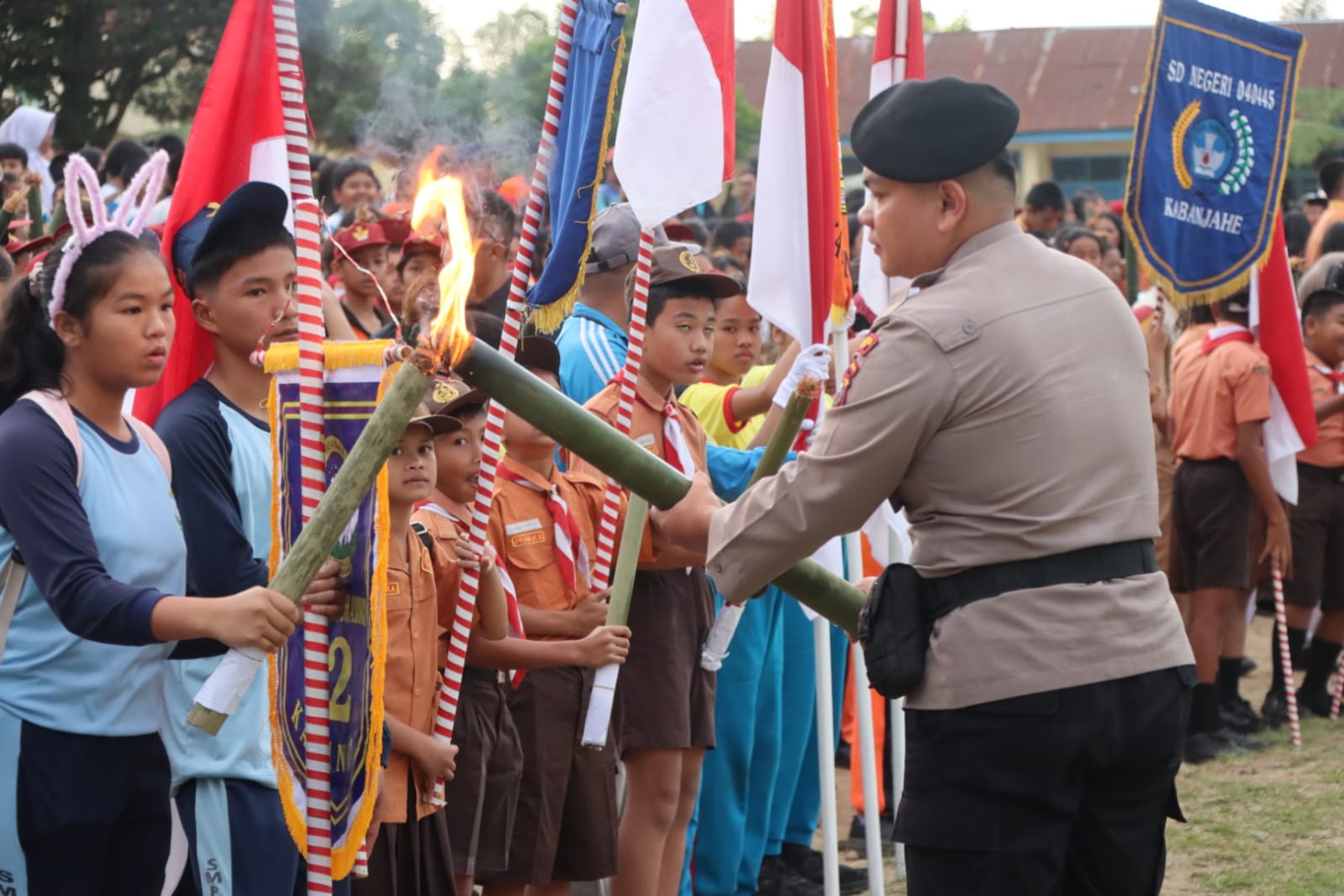 Forkopimda Karo Terima Pawai Obor Taptu Sambut HUT ke-81 RI