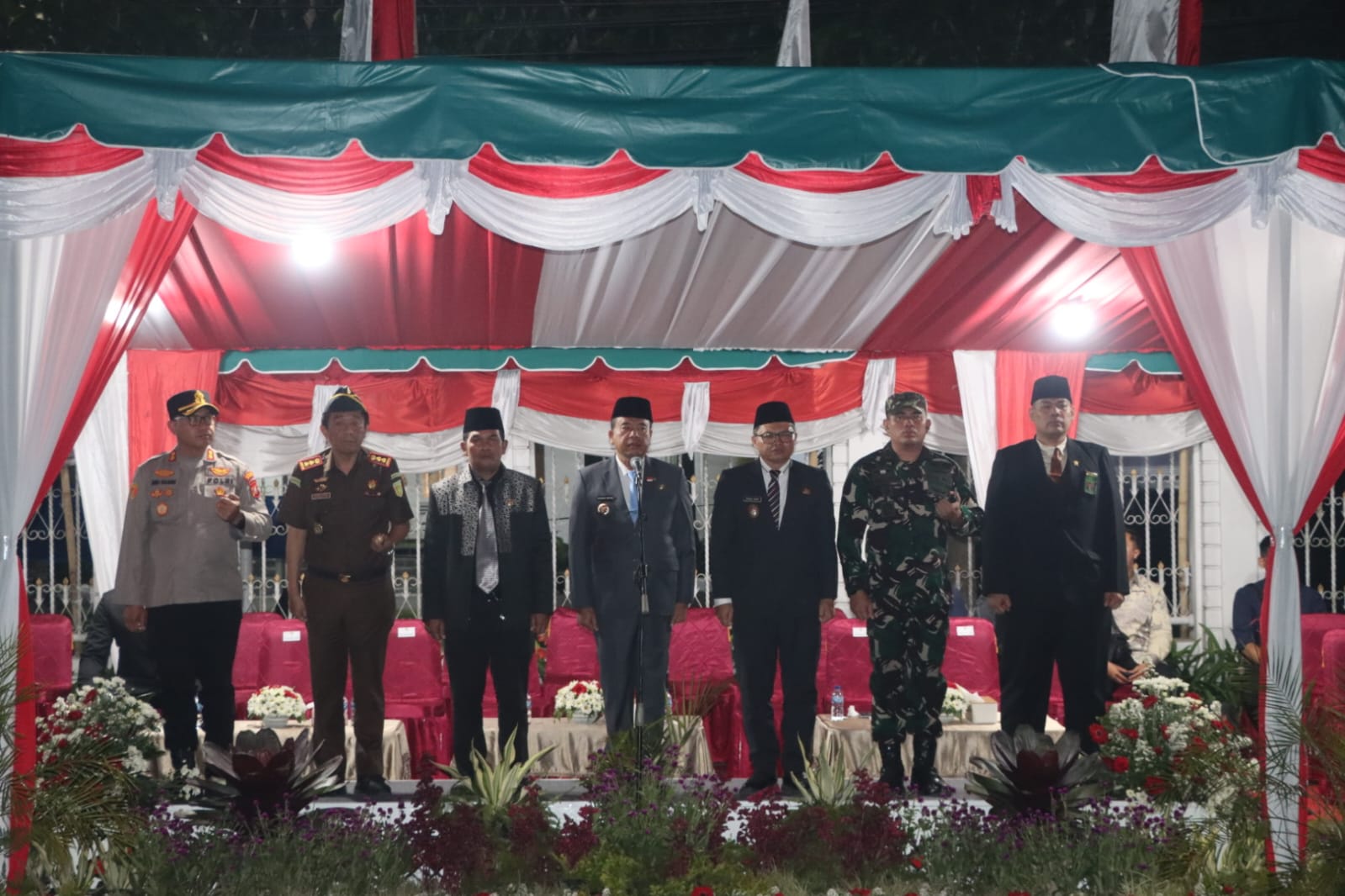 Forkopimda Karo Terima Pawai Obor Taptu Sambut HUT ke-81 RI
