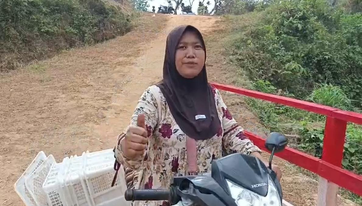 Brimob Lampung Bangun Jembatan Penghubung, Warga Rasakan Mampaat nya