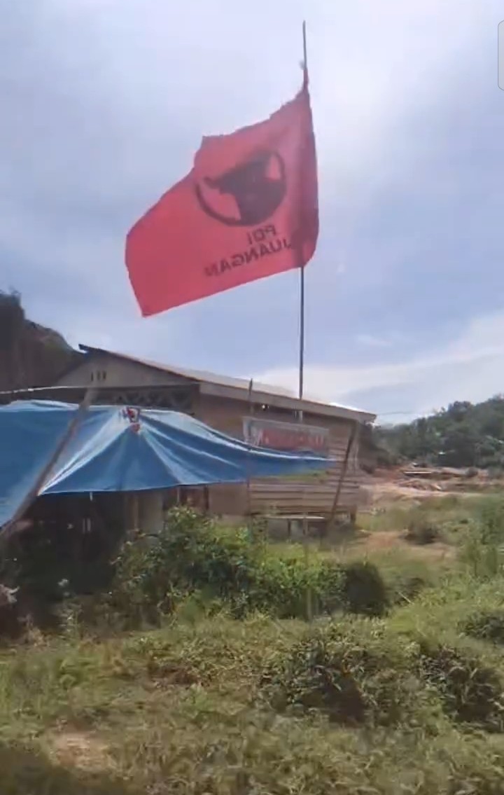 HUT RI ke-81 di Hunian Mandiri Tukka Disorot, Bendera Partai Disebut Dominasi Lokasi Bencana