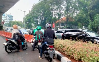 Tidak Ada Petugas dan Bahayakan Pengguna Lain, Depan Kantor Walikota Jakarta Selatan Banyak Motor Muter Balik Ditempat Larangan
