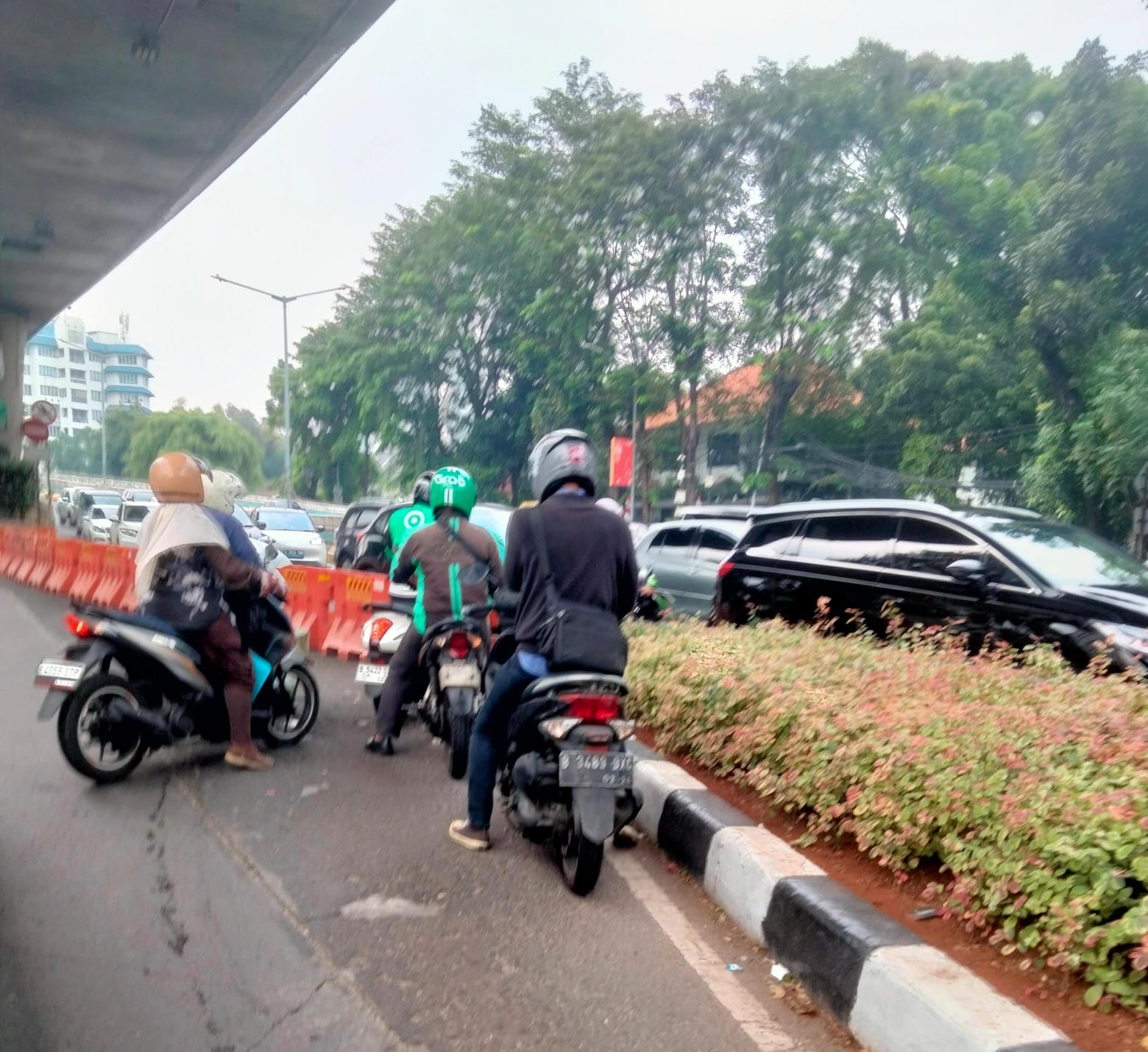 Tidak Ada Petugas dan Bahayakan Pengguna Lain, Depan Kantor Walikota Jakarta Selatan Banyak Motor Muter Balik Ditempat Larangan