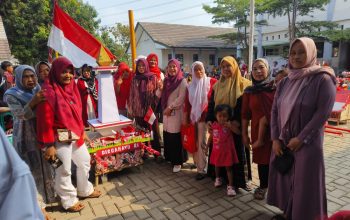 ‎Meriahkan HUT RI Ke-81, Ibu-Ibu Walimurid SDN Sukabungah 01 Adu Kreativitas Lomba Dongdang