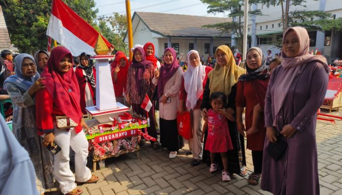 ‎Meriahkan HUT RI Ke-81, Ibu-Ibu Walimurid SDN Sukabungah 01 Adu Kreativitas Lomba Dongdang