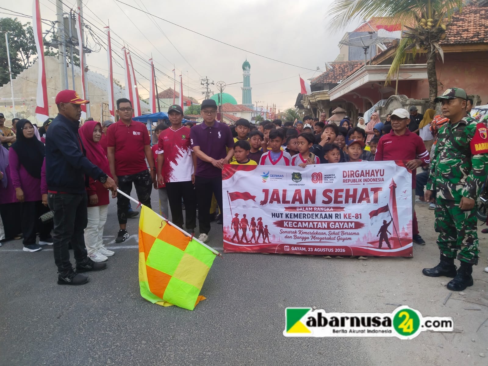 Semarak HUT RI ke 81 Ribuan Warga Gayam Antusias Ikuti Jalan Sehat, Hadiah Utama Sepeda Listrik Jadi Buruan