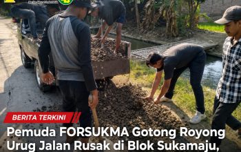 Pemuda FORSUKMA Gotong Royong Urug Jalan Rusak di Blok Sukamaju, Andalkan Swadaya Masyarakat Pemuda FORSUKMA Gotong Royong Urug Jalan Rusak di Blok Sukamaju, Andalkan Swadaya Masyarakat