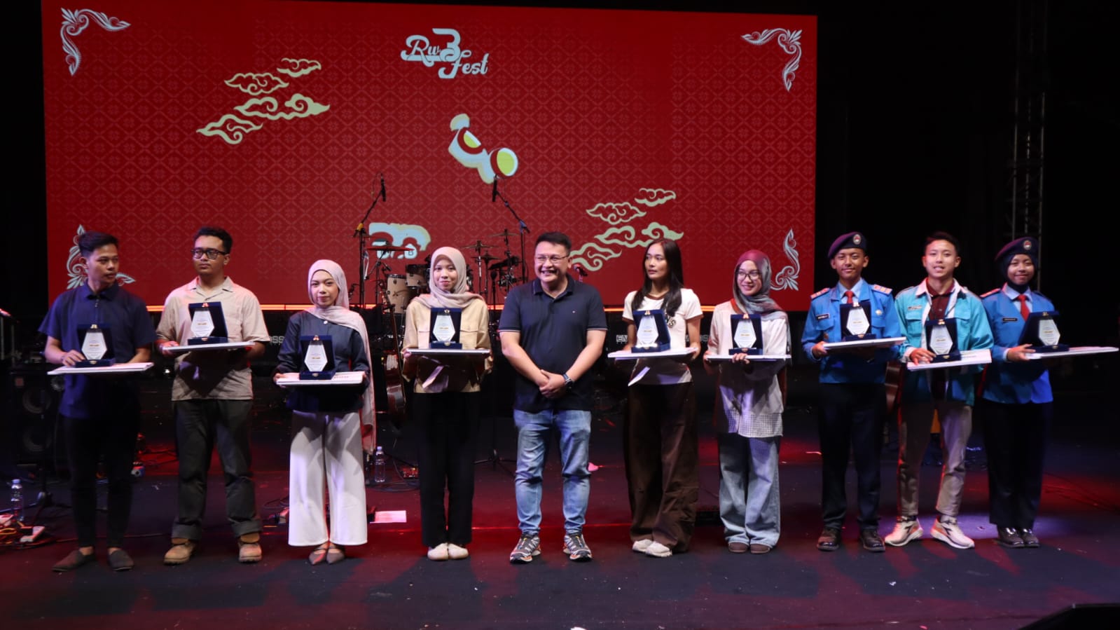 HIPMI Kota Cimahi Serahkan Award Business Competition 2026 di Lapangan Brigif