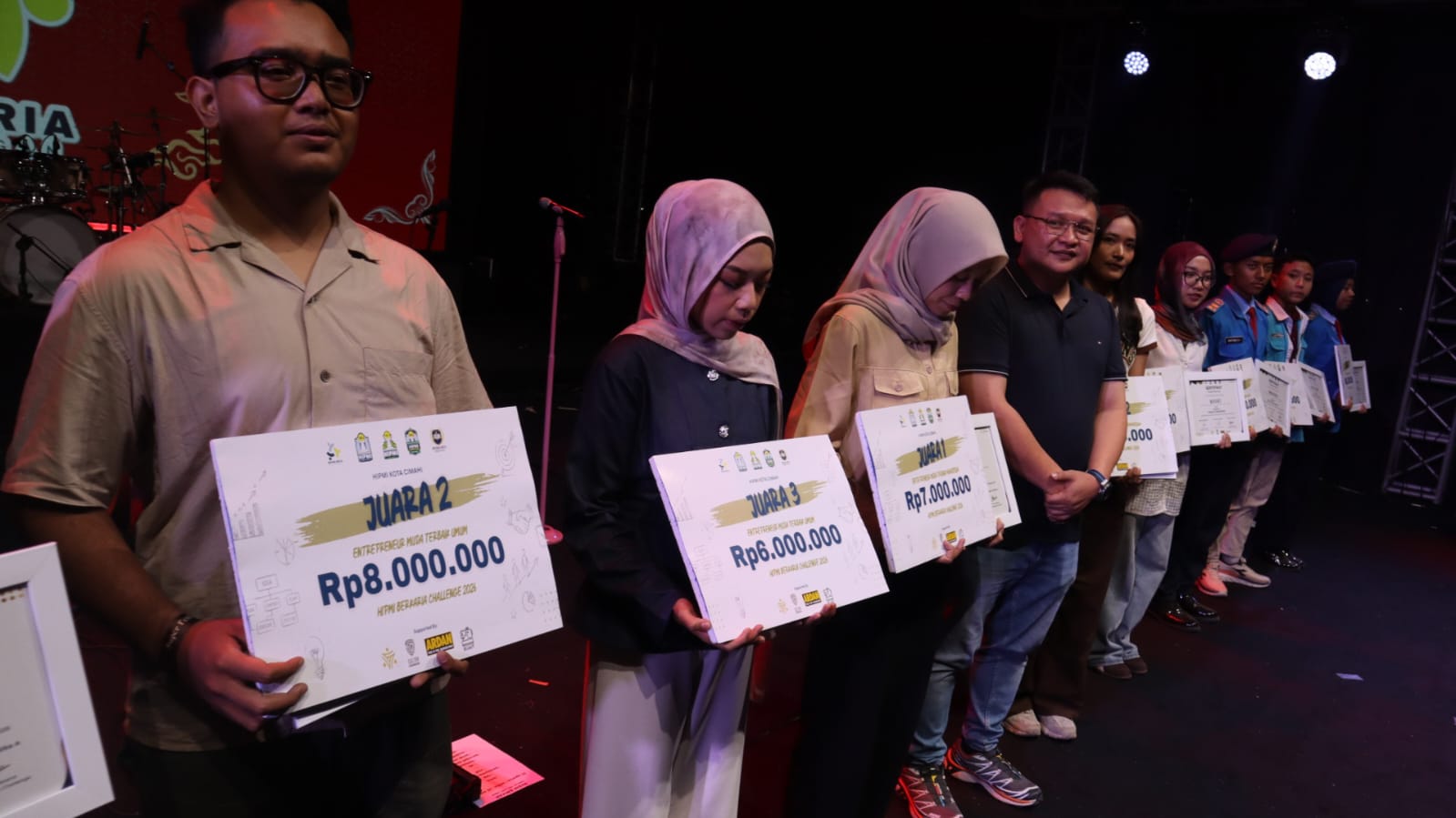 HIPMI Kota Cimahi Serahkan Award Business Competition 2026 di Lapangan Brigif