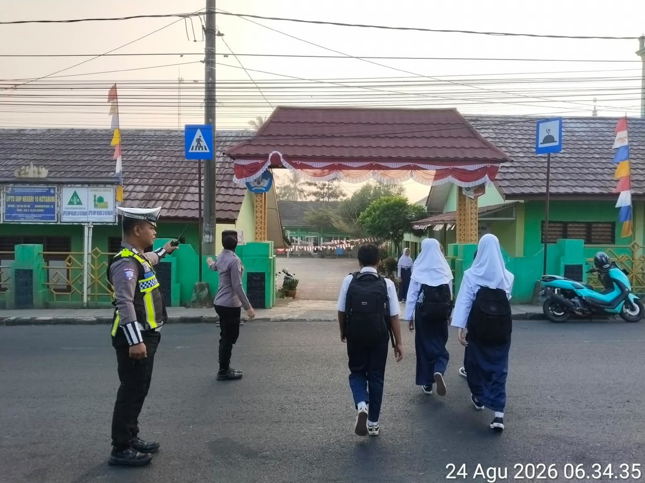 Polres Lampung Utara Tingkatkan Pengamanan Pagi, Personel Bantu Kelancaran Lalu Lintas dan Anak Sekolah