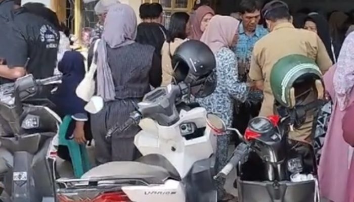 Hari Jadi Tapteng ke-81 Diwarnai Aksi Warga, Bupati Absen dan Data Jadup Dipertanyakan