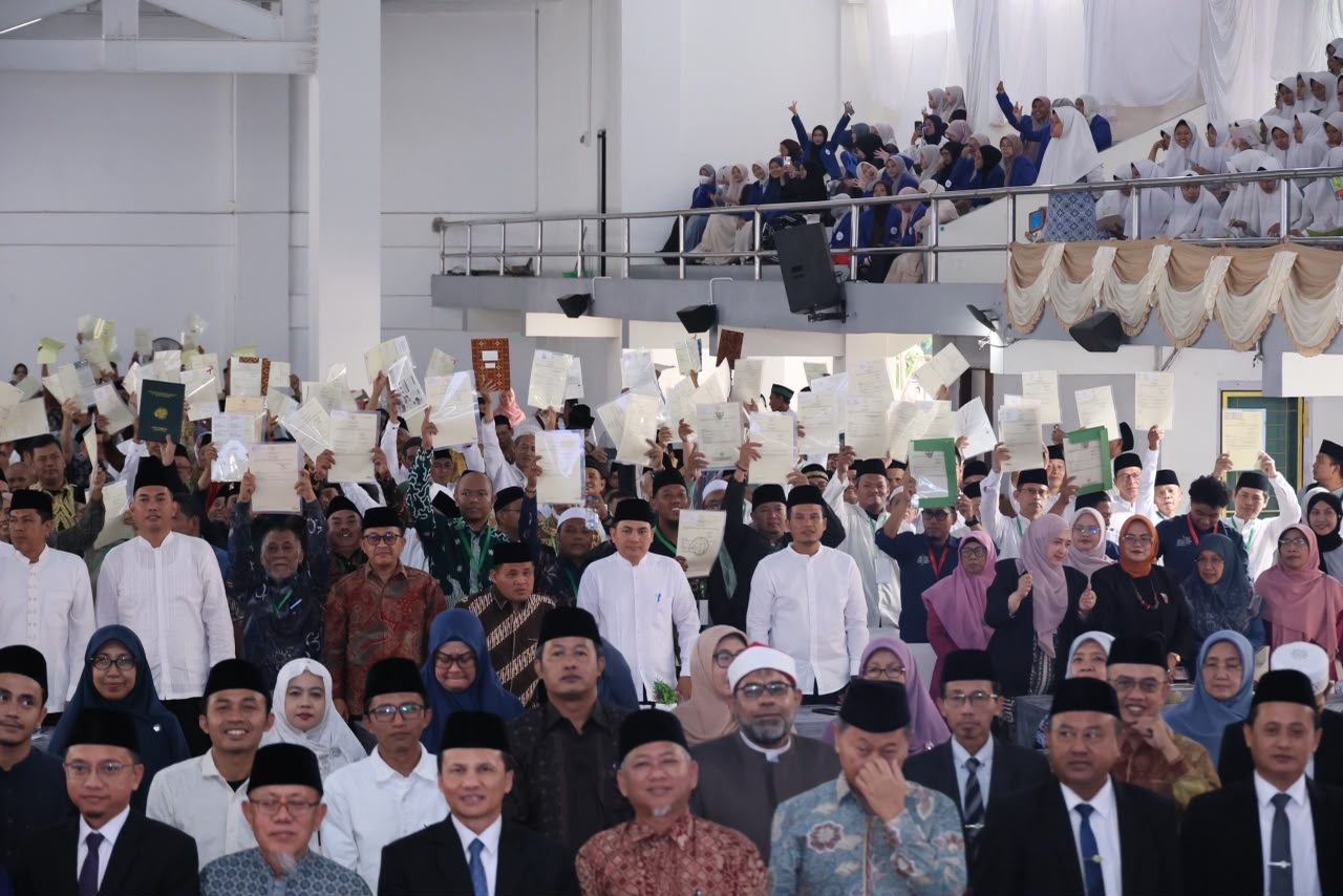 Berdiri Sejak 1972, Pembina Masjid Muhajirin Makassar : Melalui Terobosan Menteri ATR/BPN Sangat Bersyukur Terima Sertipikat Tanah Wakaf