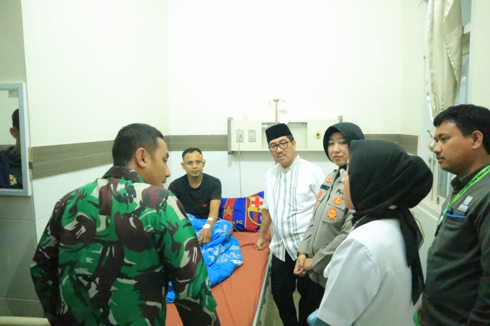 Bupati, Kapolres dan Dandim Jenguk Dua Anggota Polres Lampung Utara yang Terluka
