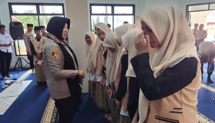 Polres Lampung Utara Peringati Maulid Nabi  Muhammad SAW 1448 H,Kapolres Santunin Anak-anak Yatim