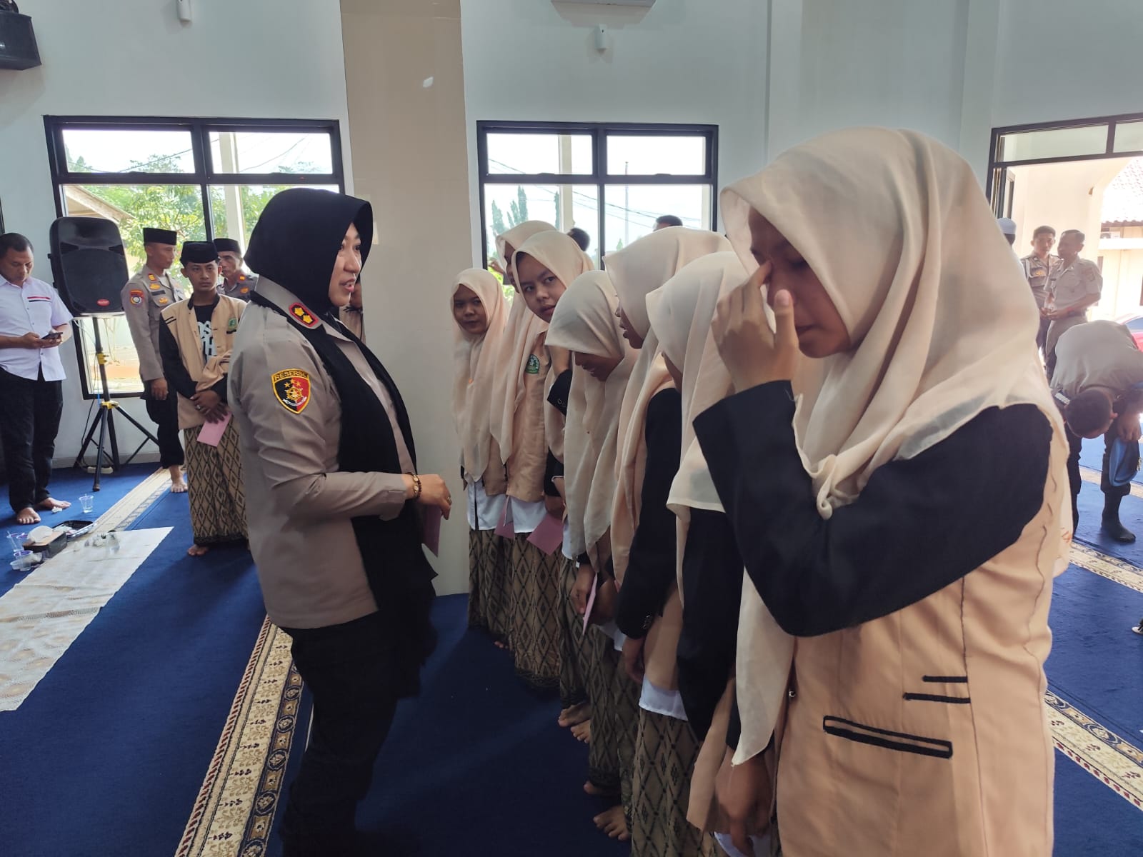 Polres Lampung Utara Peringati Maulid Nabi Muhammad SAW 1448 H,Kapolres Santunin Anak-anak Yatim